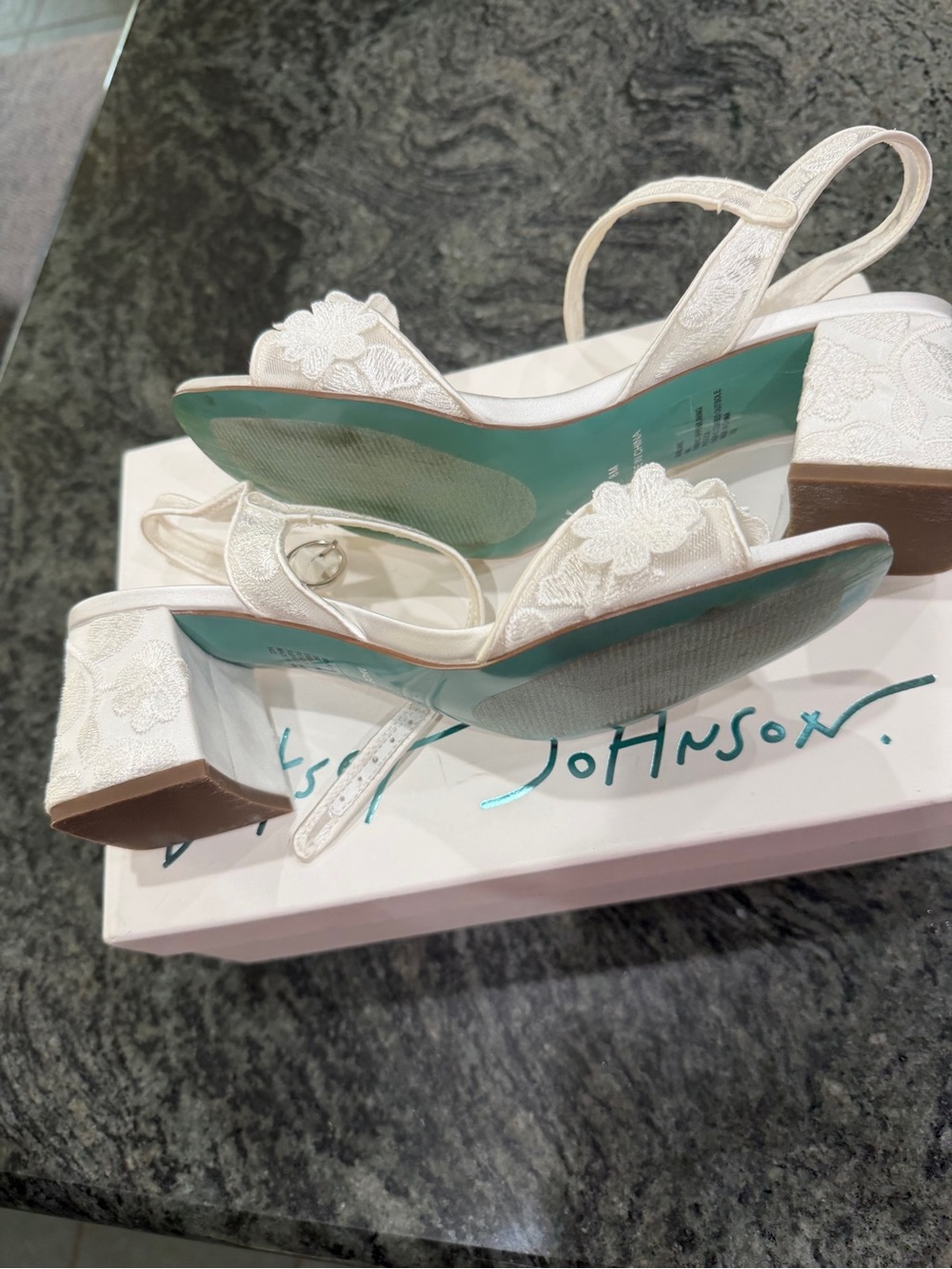 Betsey Johnson SB -Blare Ivory size 8 good condition - Picture 2 of 5